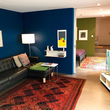 Apartment Eclectic Garden In A Quiet Residential Area Zurich