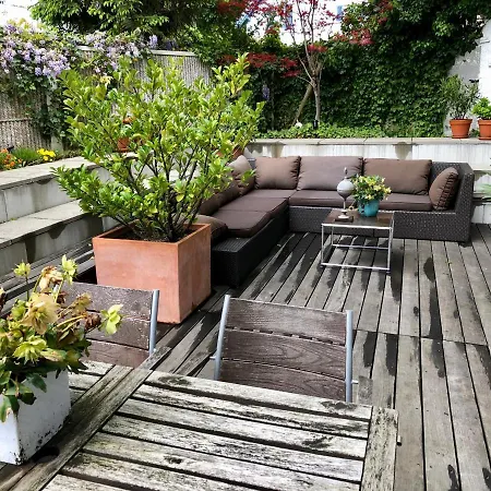 Eclectic Garden In A Quiet Residential Area Apartment *